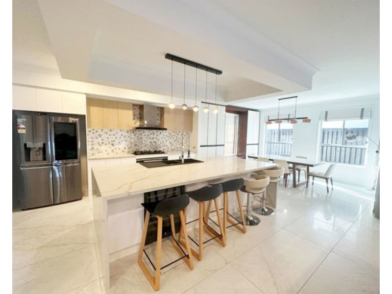 30 Laurel Drive, Helensvale QLD 4212