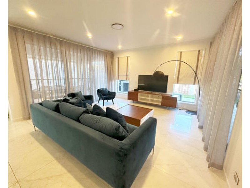 30 Laurel Drive, Helensvale QLD 4212