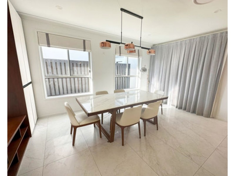 30 Laurel Drive, Helensvale QLD 4212