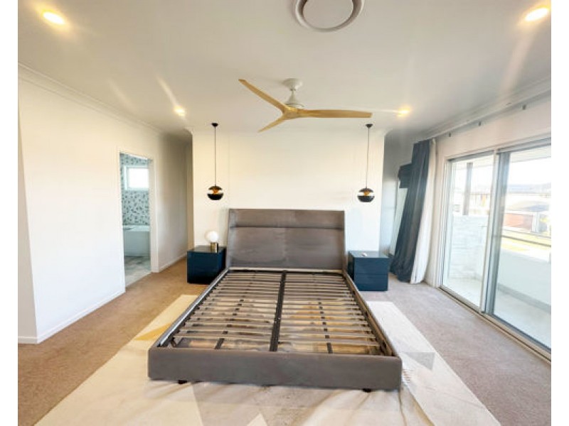30 Laurel Drive, Helensvale QLD 4212