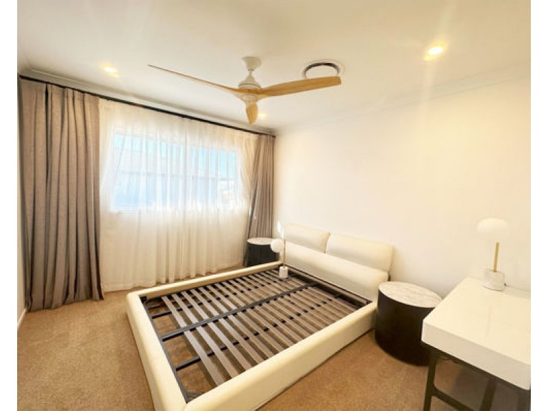 30 Laurel Drive, Helensvale QLD 4212