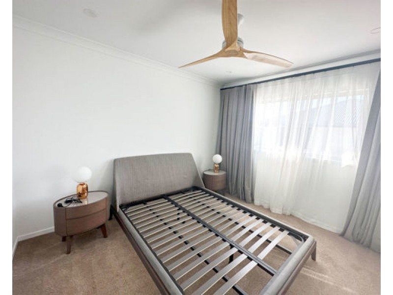 30 Laurel Drive, Helensvale QLD 4212