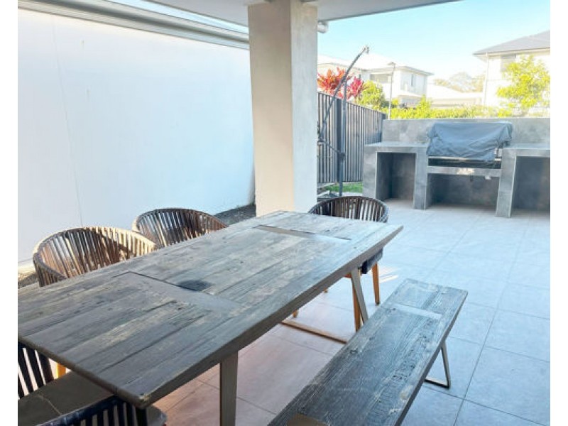 30 Laurel Drive, Helensvale QLD 4212