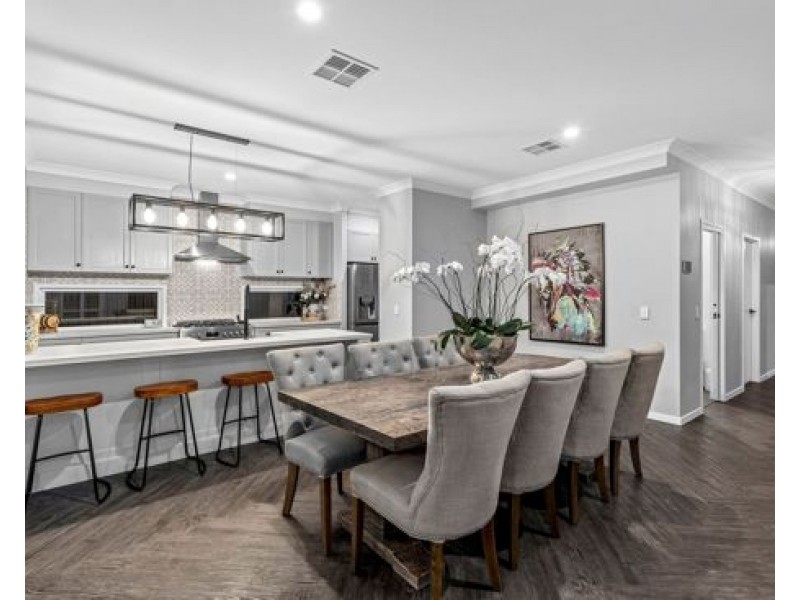 21 Fig Tree Cl, Mackenzie QLD 4156