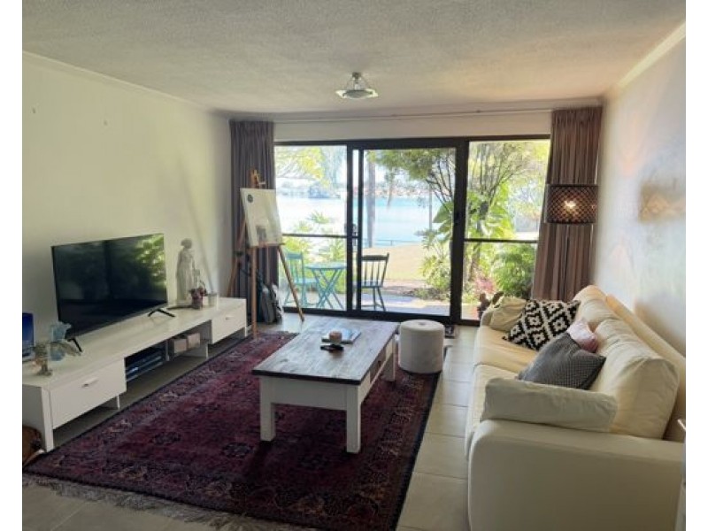 1/111 Markeri Street, Mermaid Waters QLD 4218