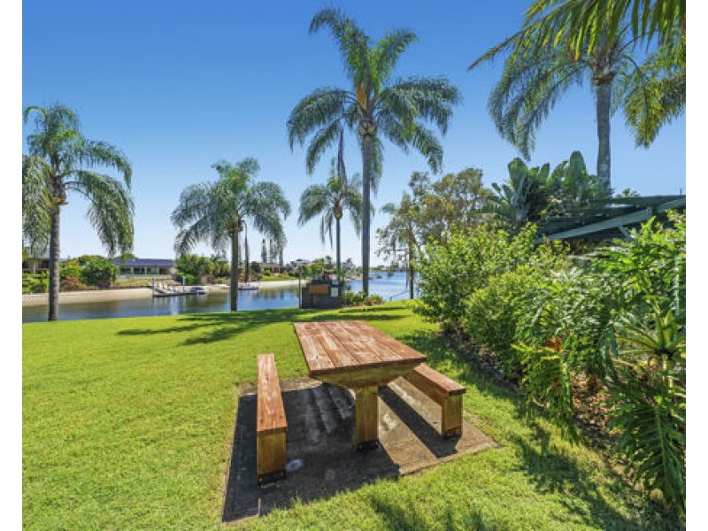 1/111 Markeri Street, Mermaid Waters QLD 4218