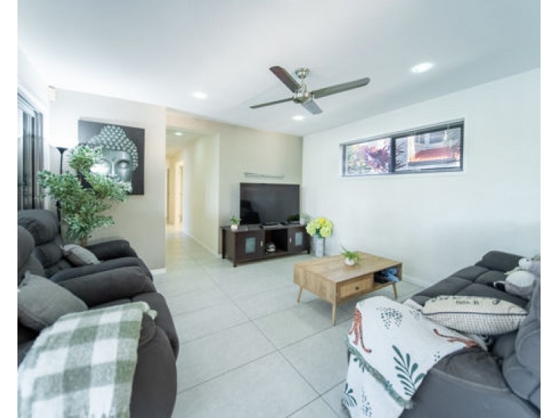 9 Sceptre Ct, Newport QLD 4020