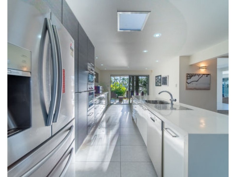 9 Sceptre Ct, Newport QLD 4020