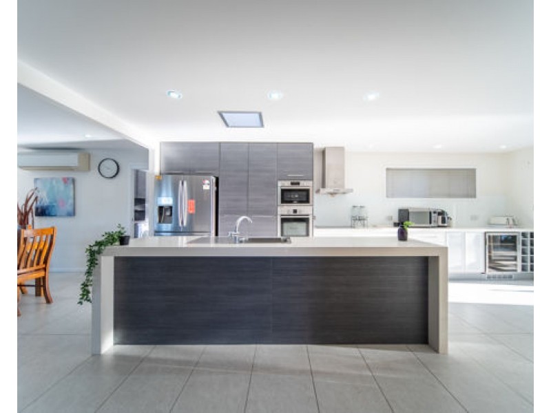 9 Sceptre Ct, Newport QLD 4020