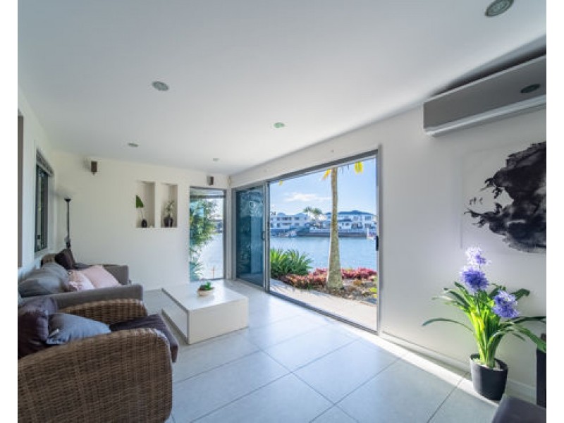 9 Sceptre Ct, Newport QLD 4020