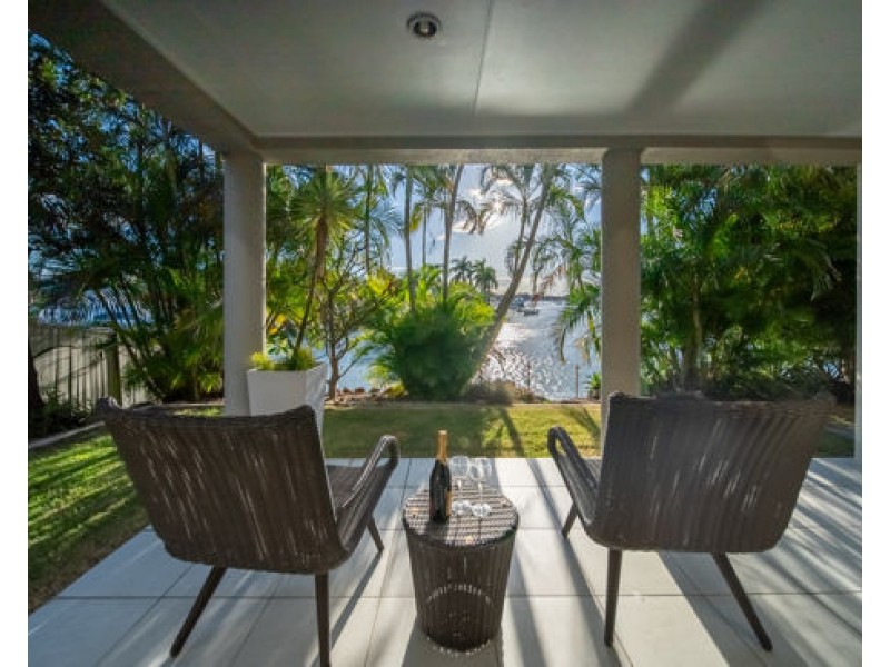 9 Sceptre Ct, Newport QLD 4020