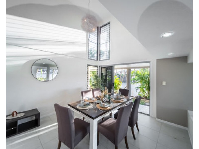 9 Sceptre Ct, Newport QLD 4020