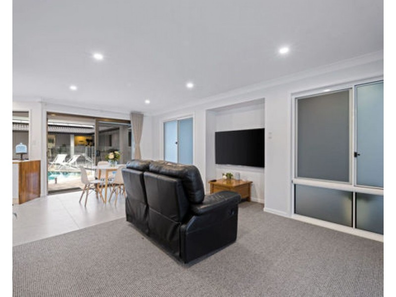 1 Rudd Street, Broadbeach Waters QLD 4218