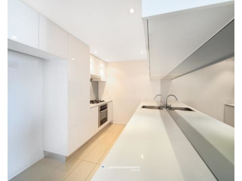807/15 Compass Drive, Biggera Waters QLD 4216