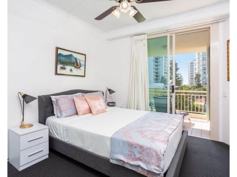 U 402 46 – 52  Pacific Street, Main Beach QLD 4217