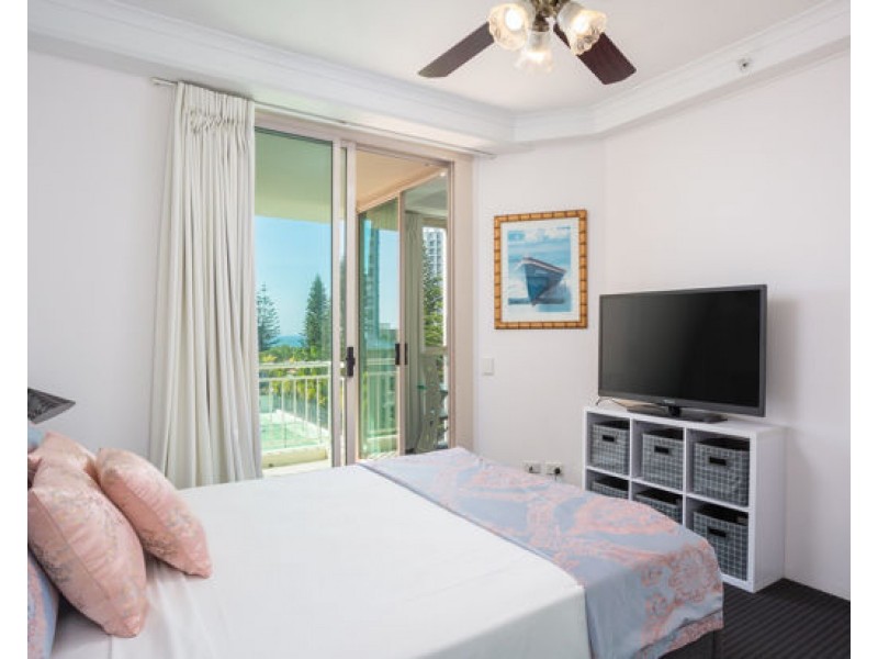 U 402 46 – 52  Pacific Street, Main Beach QLD 4217