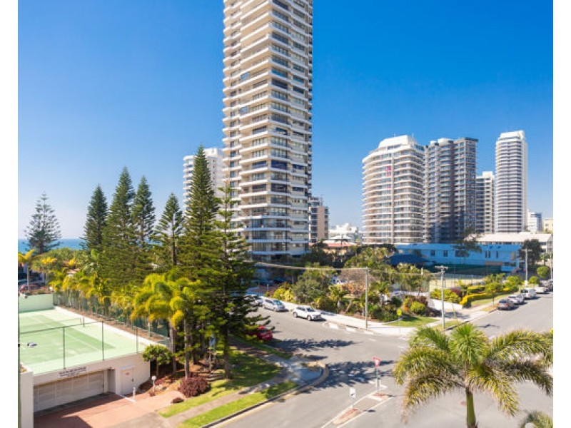 U 402 46 – 52  Pacific Street, Main Beach QLD 4217