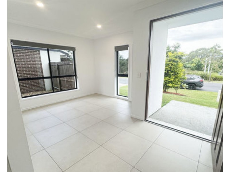 12 Greenview Circuit, Arundel QLD 4214