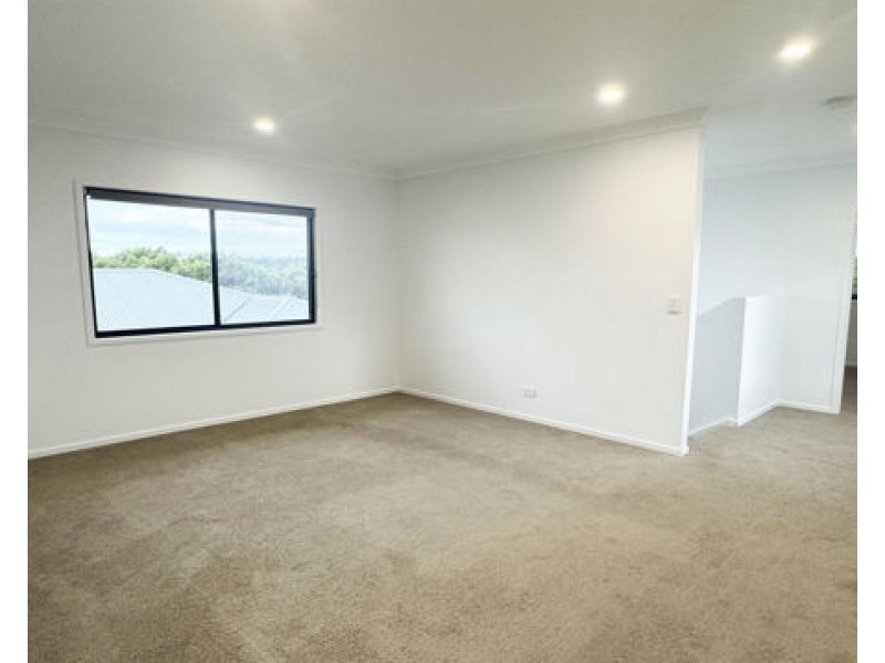 12 Greenview Circuit, Arundel QLD 4214