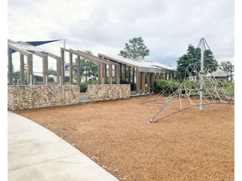 12 Greenview Circuit, Arundel QLD 4214