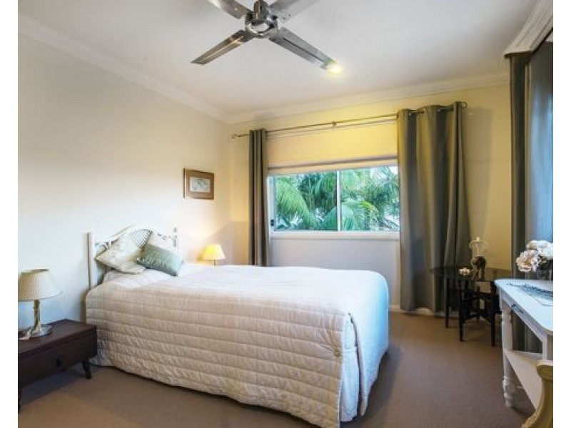 4 Torrevella Vista, Coombabah QLD 4216