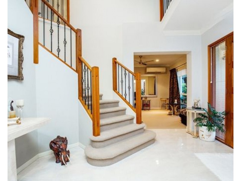 4 Torrevella Vista, Coombabah QLD 4216