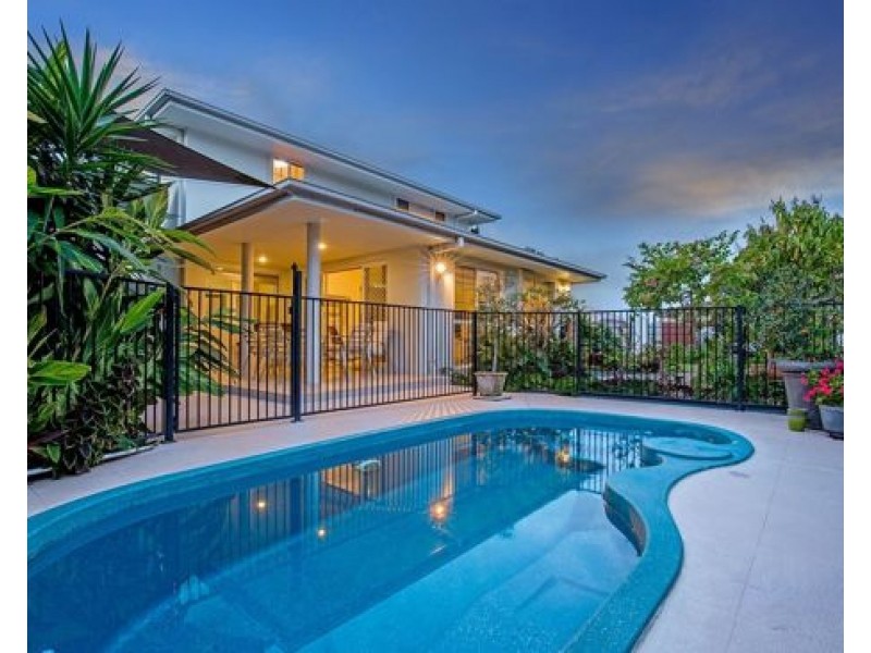 4 Torrevella Vista, Coombabah QLD 4216