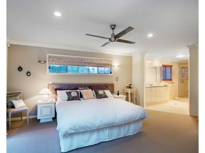 4 Torrevella Vista, Coombabah QLD 4216