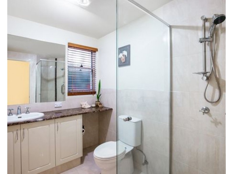 4 Torrevella Vista, Coombabah QLD 4216