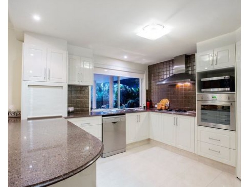 4 Torrevella Vista, Coombabah QLD 4216