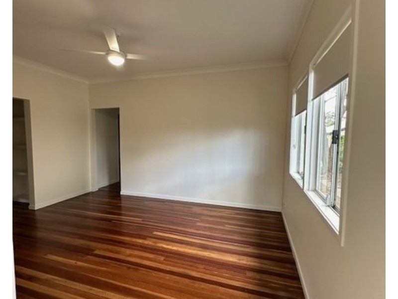 1132 Oxley Road, Oxley QLD 4075