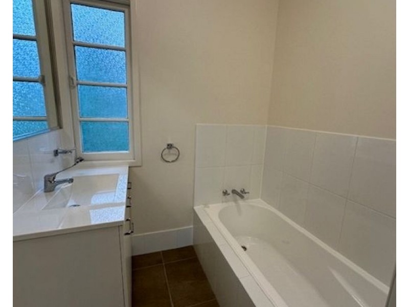 1132 Oxley Road, Oxley QLD 4075