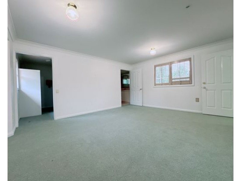 11 Carnoustie Court, Indooroopilly QLD 4068