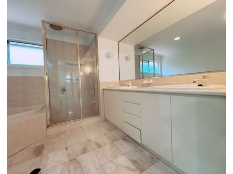 11 Carnoustie Court, Indooroopilly QLD 4068