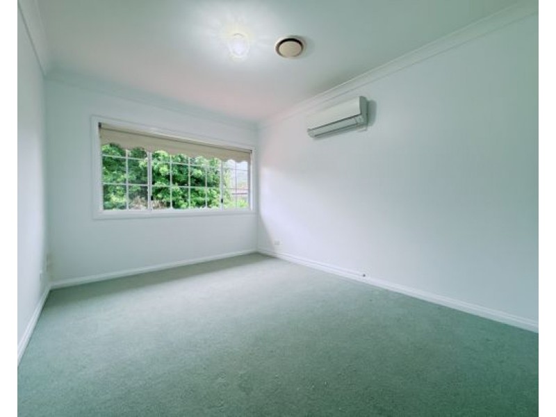 11 Carnoustie Court, Indooroopilly QLD 4068