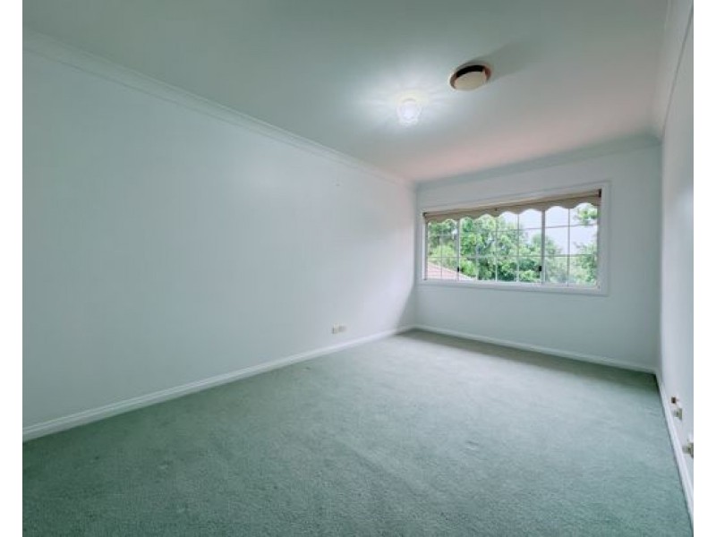 11 Carnoustie Court, Indooroopilly QLD 4068