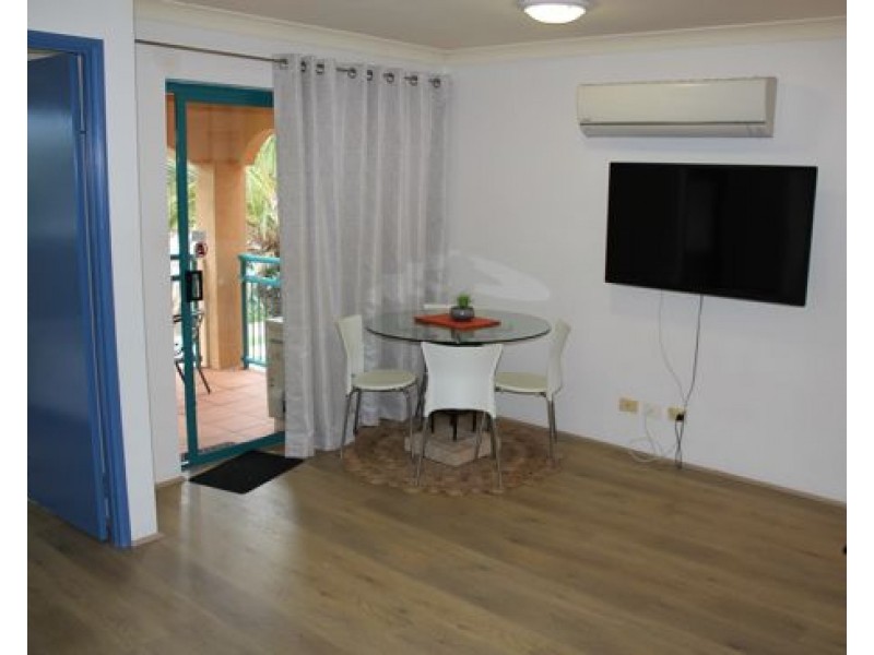 33/11-17 Philip Avenue, Broadbeach QLD 4218