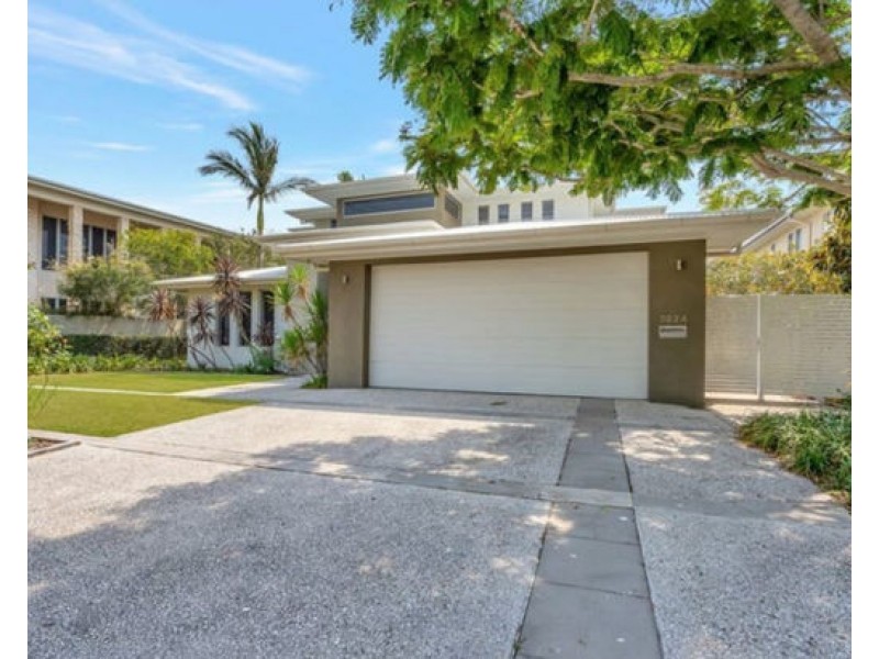 3024 The Boulevarde, Benowa QLD 4217