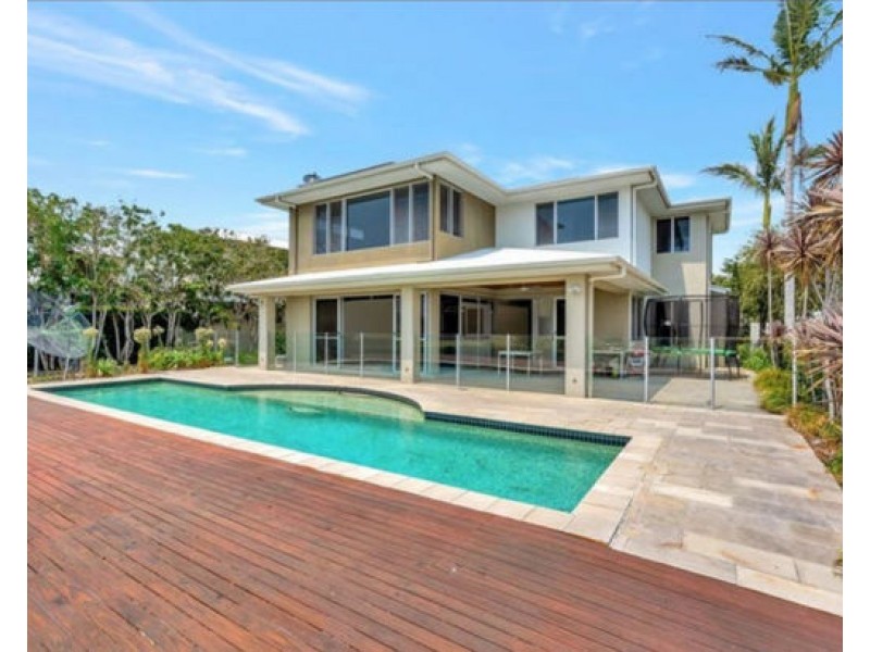 3024 The Boulevarde, Benowa QLD 4217