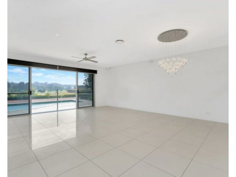 3024 The Boulevarde, Benowa QLD 4217