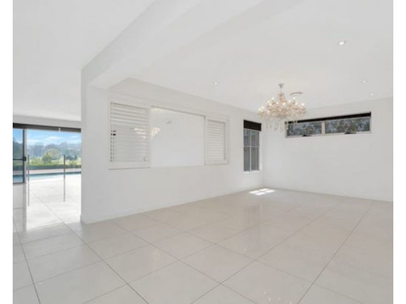 3024 The Boulevarde, Benowa QLD 4217