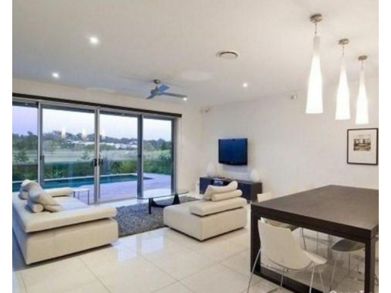 3024 The Boulevarde, Benowa QLD 4217