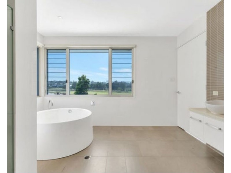 3024 The Boulevarde, Benowa QLD 4217