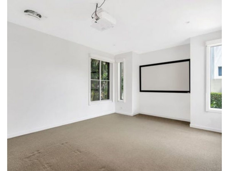 3024 The Boulevarde, Benowa QLD 4217