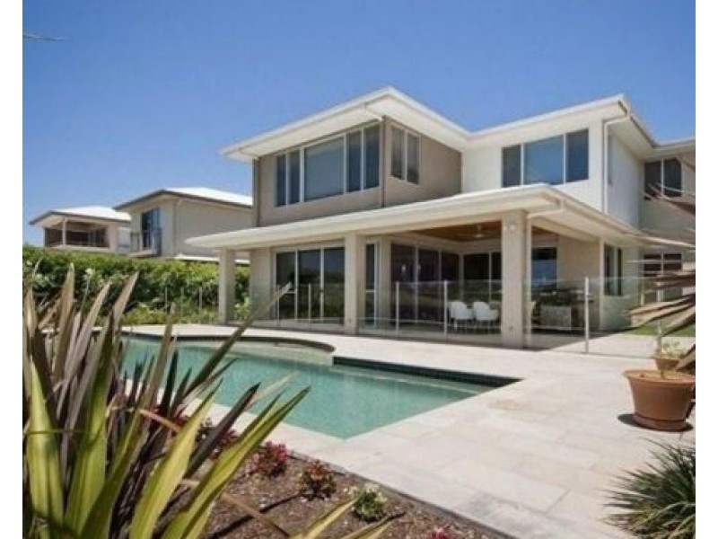 3024 The Boulevarde, Benowa QLD 4217