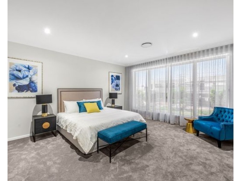 8823 The Point Circuit, Sanctuary Cove, Hope Island QLD 4212