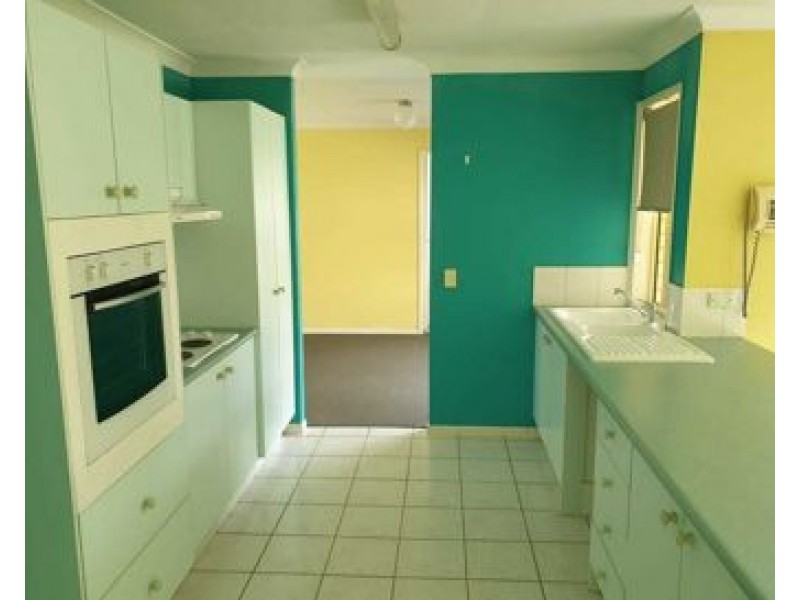 8 Madau Street, Mansfield QLD 4122