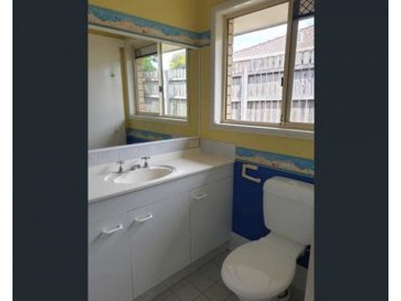 8 Madau Street, Mansfield QLD 4122