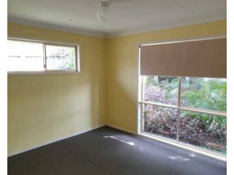 8 Madau Street, Mansfield QLD 4122