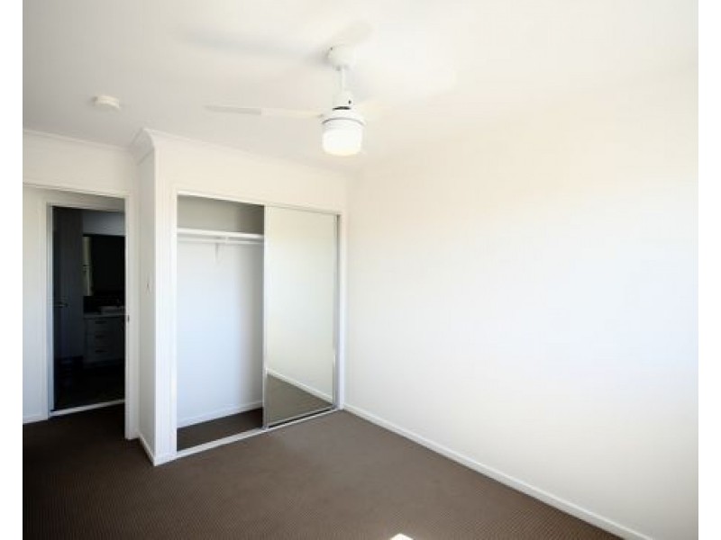 64 31 James Edward Street, Richlands QLD 4077